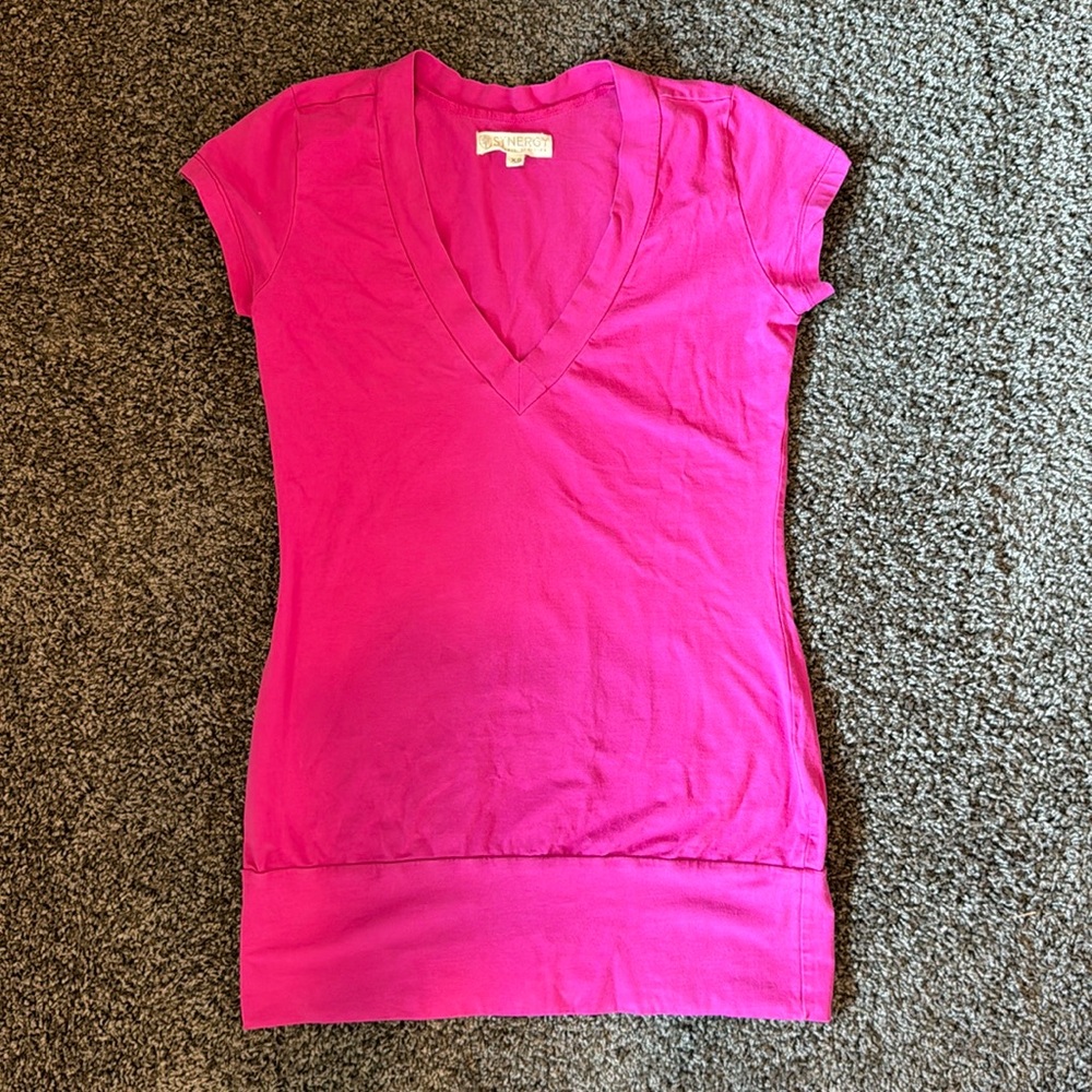 95% organic cotton (5% spandex) short sleeve v-neck tunic